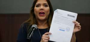  Vicu&ntilde;a solicit&oacute; un periodo de licencia para defenderse en la indagaci&oacute;n previa en su contra por supuestamente exigir a sus colaboradores un porcentaje de su sueldo mientras fue asamble&iacute;sta.