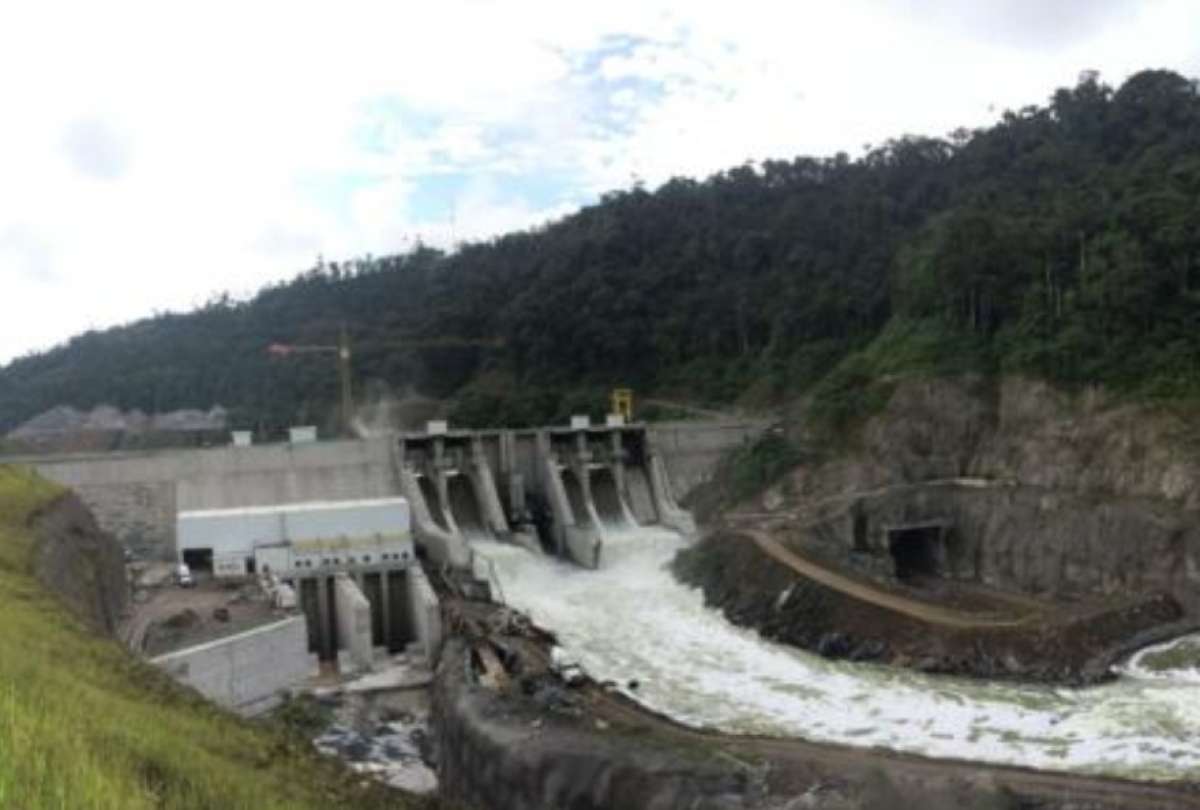 Deslizamiento en la v&iacute;a a Manduriacu deja desaparecidos y da&ntilde;os en Pacto