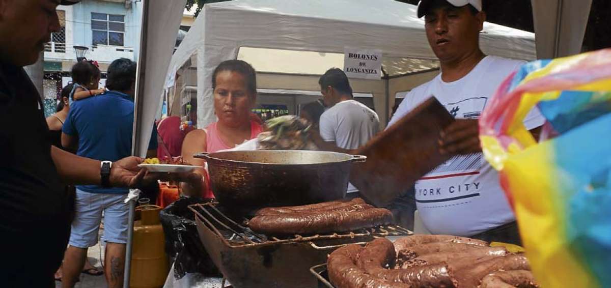 La morcilla fue uno de los platos de la gastronom&iacute;a manabita que se ofert&oacute; en el festival organizado por la C&aacute;mara de Comercio de Manta.