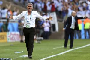 Carlos Queiroz se quej&oacute; por una jugada en la que el &aacute;rbitro central no pit&oacute; un penal que fue claro, seg&uacute;n el portugu&eacute;s. Foto: AFP