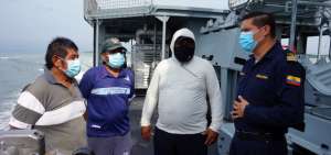 Tres pescadores que llevaban 17 d&iacute;as incomunicados fueron rescatados a 338 millas n&aacute;uticas de Gal&aacute;pagos