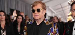 Elton John denuncia discriminaci&oacute;n a gais en Rusia y Europa del Este