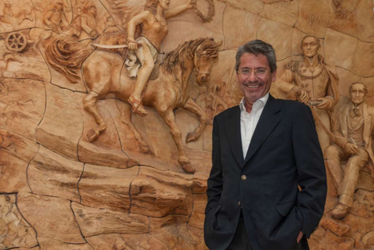 Ra&uacute;l Vallejo. Escritor, catedr&aacute;tico y embajador de Ecuador en Colombia. Foto: Cortes&iacute;a
