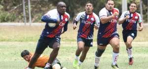 Cuatro integrantes del equipo Tiburones (ADN) participan en una jugada, durante un encuentro de la fase preliminar del torneo nacional.