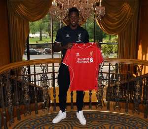 Divock Origi ya oficializ&oacute; su v&iacute;nculo con el Liverpool ingl&eacute;s. Foto: Tomada del twitter @LFC