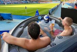Dos hinchas llevaron el nivel de la expresión &quot;disfrutar del fútbol&quot;.