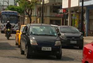  La Agencia de Tránsito y Movilidad de Guayaquil estableció nuevas rutas por las obras que se realizan en la calle Gómez Rendón. 