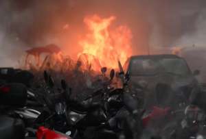 ‘Ultras’ del Napoli y el Eintracht Frankfurt se enfrentaron antes del partido de la Champions