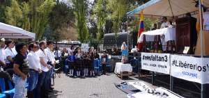 Autoridades locales, prensa y ciudadan&iacute;a en general particip&oacute; de la marcha.