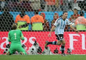 Maxi Rodr&iacute;guez anot&oacute; el penal decisivo que clasific&oacute; a Argentina a la final. Foto: EFE