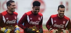 Los arqueros de la selecci&oacute;n peruana participaron ayer en la pen&uacute;ltima pr&aacute;ctica antes del juego con Colombia.