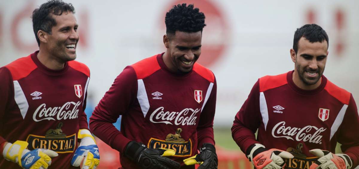 Los arqueros de la selecci&oacute;n peruana participaron ayer en la pen&uacute;ltima pr&aacute;ctica antes del juego con Colombia.