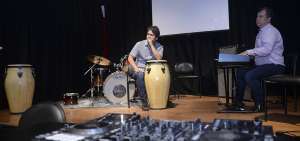 Gorki Alarc&oacute;n (izquierda) y Gorki Elizalde, del Instituto Superior Tecnol&oacute;gico de Sonido Paradox, acaban de abrir la carrera de Composici&oacute;n Musical.