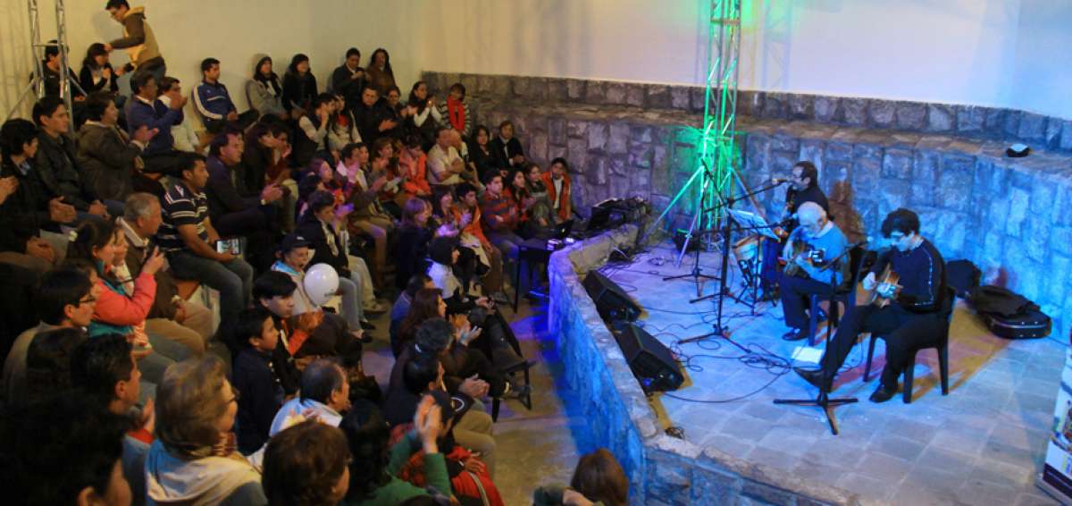 La Casa del Portal es escenario de diversas manifestaciones art&iacute;sticas, como conciertos de m&uacute;sica, presentaciones de teatro y danza, entre otras.