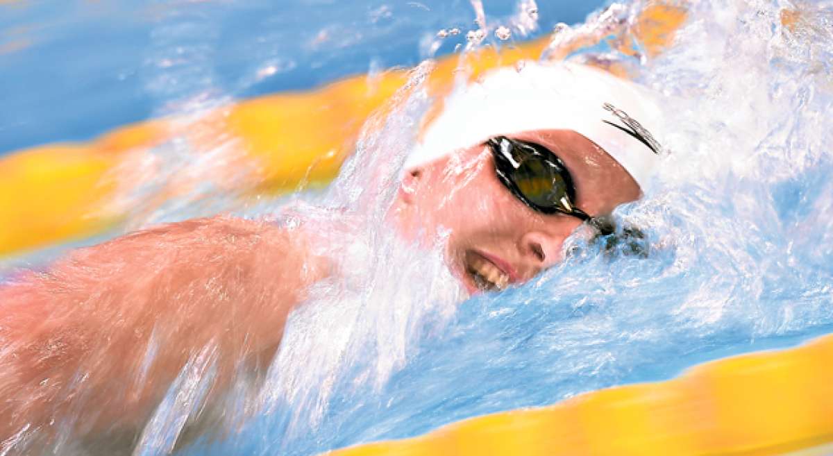 Katie Ledecky parti&oacute; con ritmo de r&eacute;cord del mundo y no decay&oacute; en toda la prueba, aventajando en m&aacute;s de 15 metros a su perseguidores. Foto: AFP