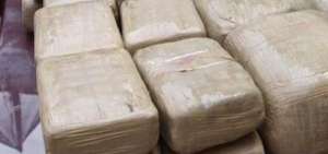 Los 1.525 paquetes de droga estaban ocultos en la arena