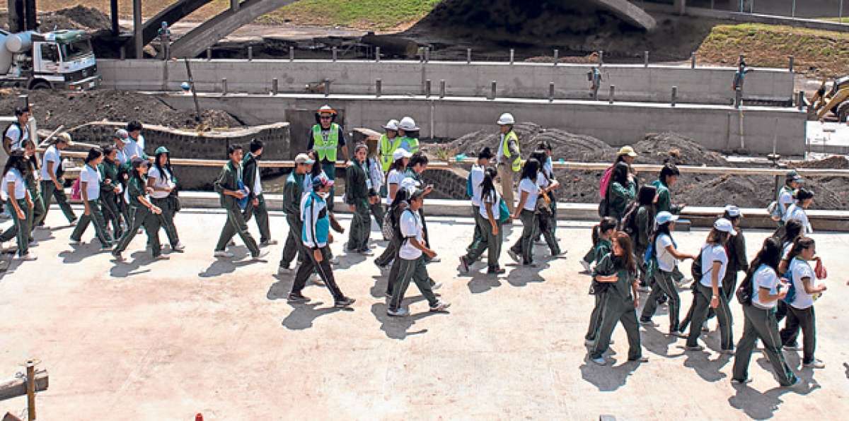 El 2 de octubre pasado, los alumnos del colegio Giovanni Farina participaron en un simulacro de evacuaci&oacute;n. Foto: Daniel Molineros/ El Tel&eacute;grafo