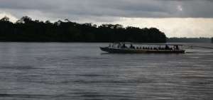 Este tipo de canoas reducir&aacute; la contaminaci&oacute;n del agua de r&iacute;os. Tambi&eacute;n abaratar&aacute; costos de viajes entre comunidades y patrullajes en reservas y parques de la zona.