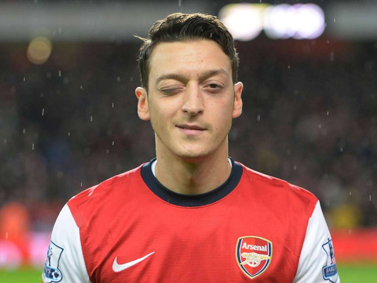 &Ouml;zil llega a un acuerdo con su padre y no llega a los tribunales