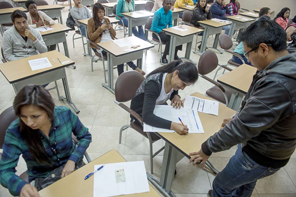 La evaluaci&oacute;n se realiz&oacute; en las instalaciones de la Escuela Polit&eacute;cnica Nacional (EPN) en Quito. Los estudiantes llegaron desde las 06:00. Foto: Fernando Sandoval / El Tel&eacute;grafo
