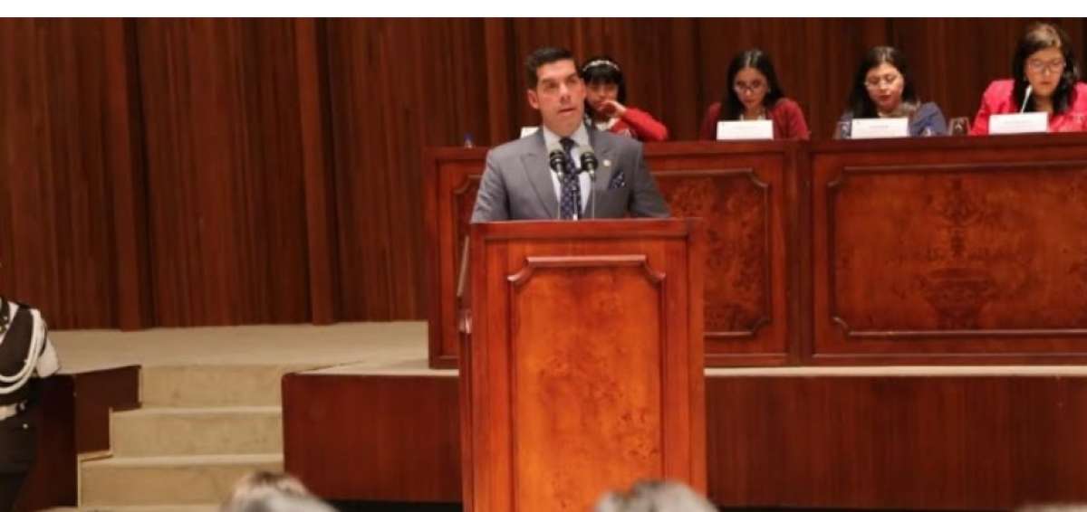 El ministro de Trabajo dio una ponencia en el sal&oacute;n Jos&eacute; Mej&iacute;a Lequerica.
