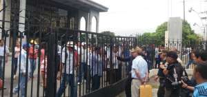 Agricultores se tomaron por una hora instalaciones de ministerio en Guayaquil