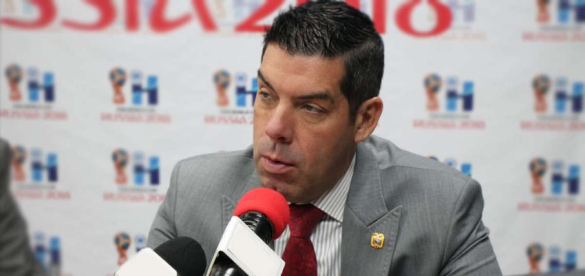 Ra&uacute;l Ledesma, ministro de Trabajo, durante una entrevista radial, en la que trat&oacute; sobre la disposici&oacute;n de los contratos ocasionales en el sector p&uacute;blico.