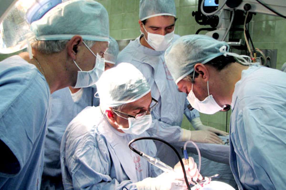 Luego de la intervenci&oacute;n de implante coclear, los pacientes reciben rehabilitaci&oacute;n auditiva ambulatoria durante un a&ntilde;o, aproximadamente. Foto: Cortes&iacute;a del MSP