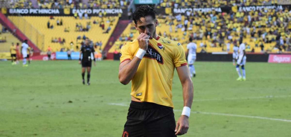Leonardo Campana festejado su gol con Barcelona.