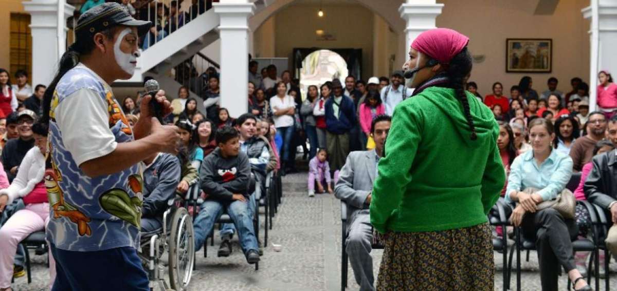 La Casa del Portal es uno de los sitios m&aacute;s concurridos por las familias locales y por turistas para presenciar obras de teatro, danza, teatro y m&aacute;s. 