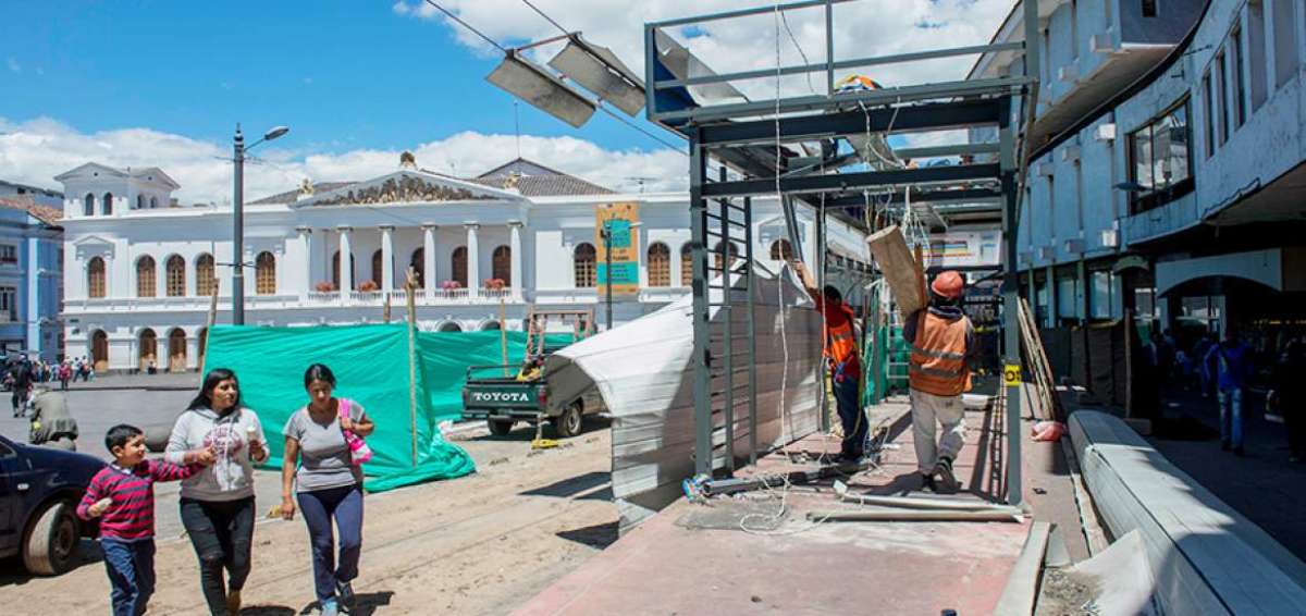 La parada del trole Plaza del Teatro fue desmontada y pasar&aacute; por un proceso de remodelaci&oacute;n.