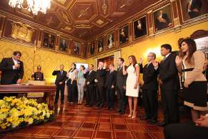 El presidente Rafael Correa tom&oacute; juramento a los nuevos ministros. Foto: Cortes&iacute;a / Presidencia 