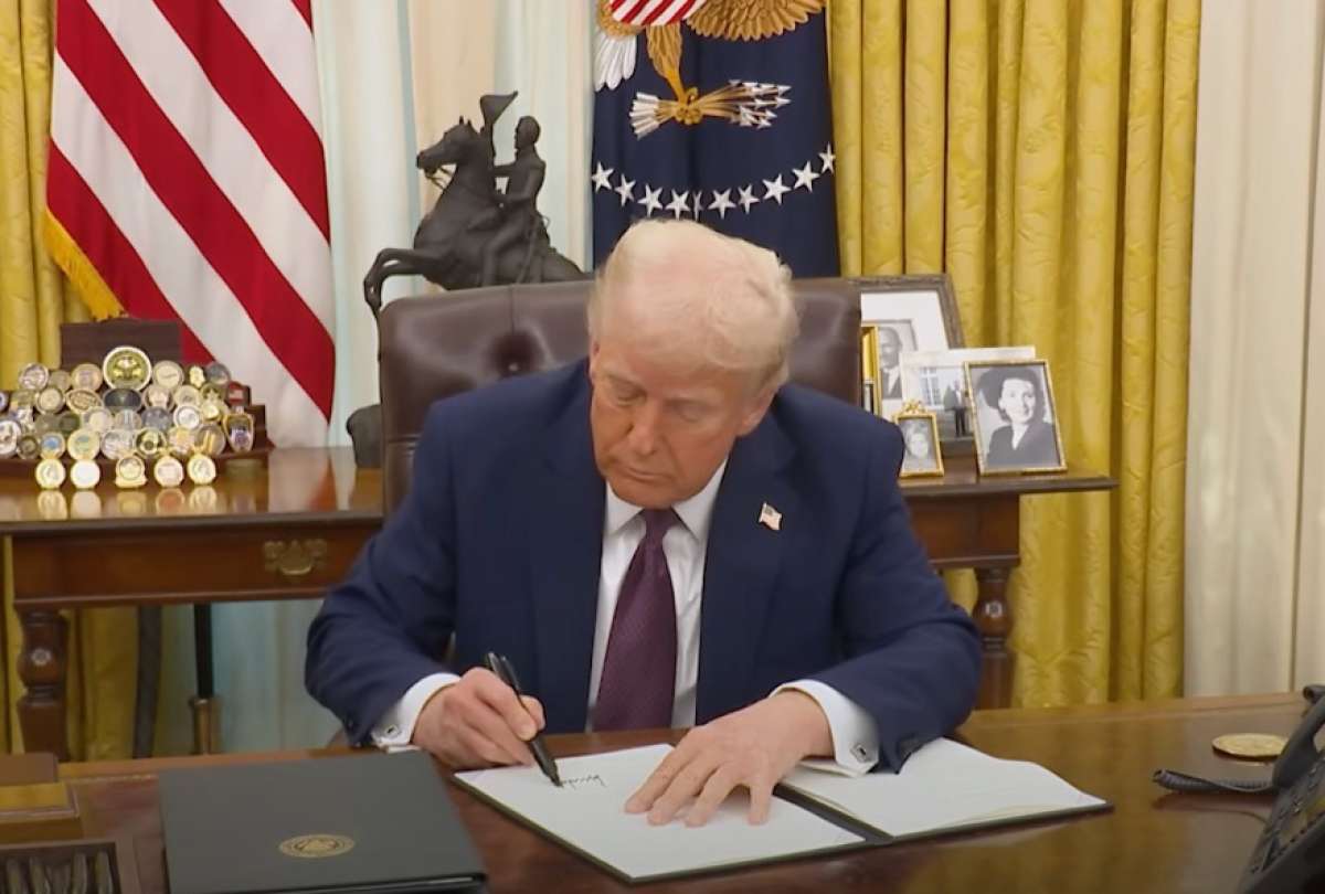 Golpe al comercio internacional: Trump fija aranceles del 30% desde agosto para México y la Unión Europea