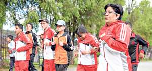 Lorena Jim&eacute;nez (i) entrena de lunes a jueves en el parque El Para&iacute;so con el prop&oacute;sito de tener una buena presentaci&oacute;n en el mundial que se realizar&aacute; en EE. UU. Foto: Fernando Machado / El Tel&eacute;grafo