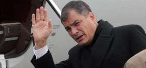 Rafael Correa sostuvo en campa&ntilde;a contra la consulta popular que la eliminaci&oacute;n de la reelecci&oacute;n indefinida atentaba contra sus derechos humanos y el de los votantes. 