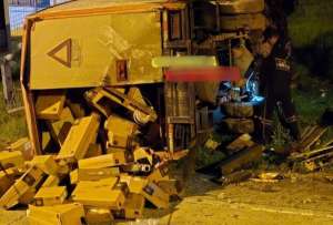 Un lamentable accidente en la vía a El Cajas, Cuenca provocó la muerte del conductor de un camión.