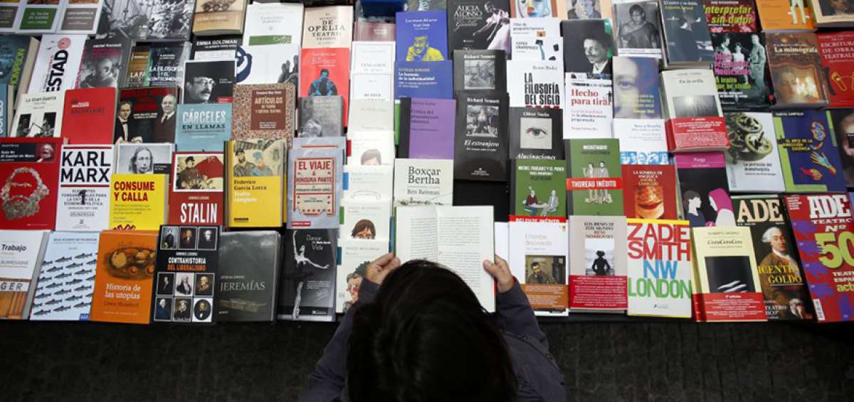El mercado del libro en Espa&ntilde;a, como en muchos pa&iacute;ses del mundo, ha tenido notables descensos debido a la crisis y el repunte del libro digital.v