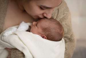 Aunque hay ADN de una donante, el 99,8% del ADN del recién nacido procede de la madre y el padre biológico.