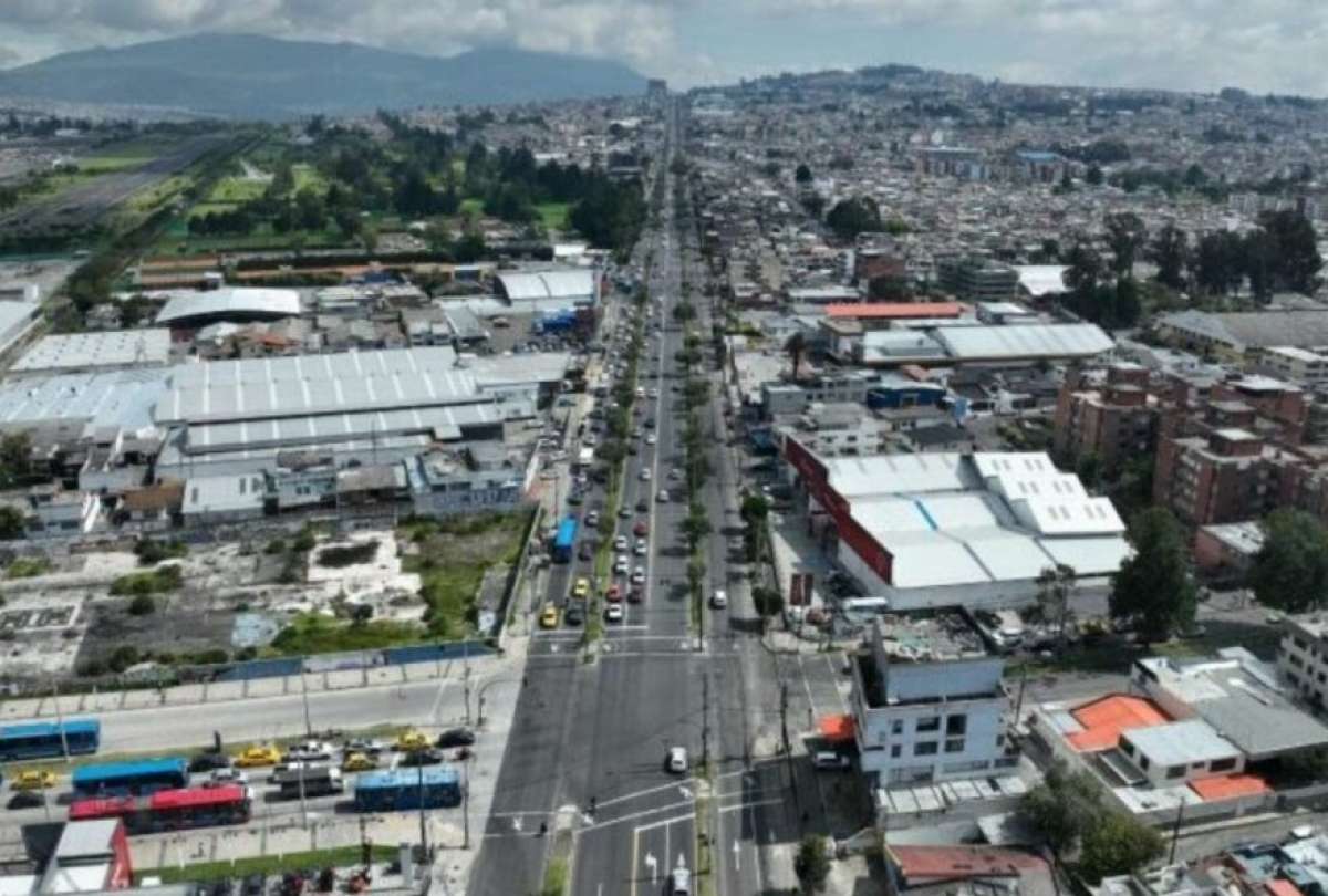 Autoridades anuncian desv&iacute;os, ajustes en transporte p&uacute;blico y mantienen el ciclopaseo dominical por obras en la av. Galo Plaza Lasso.