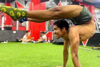 José Andrés Montiel coloca a Ecuador en lo más alto con un nuevo Récord Guinness en yoga.