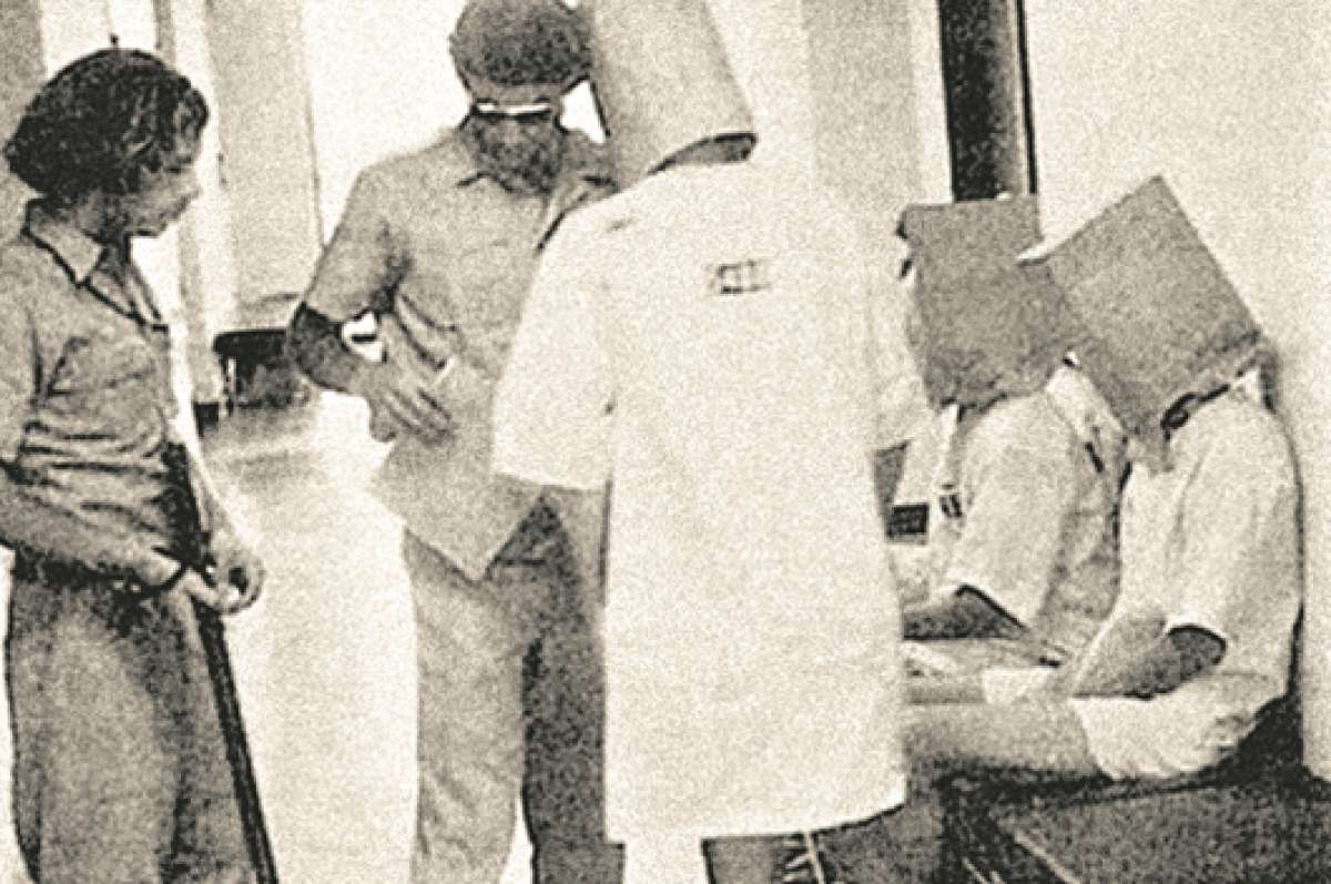 En 1971 se llev&oacute; a cabo un experimento en la Universidad de Stanford. Se demostr&oacute; que el poder ilimitado lleva al ejercicio de la violencia. FOTO: CORTES&Iacute;A:  UNIVERSIDAD DE STANFORD.