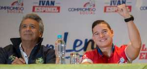 Len&iacute;n Moreno (i), presidente electo de Ecuador, propuso a Iv&aacute;n Espinel (d) que lidere una secretar&iacute;a destinada a los j&oacute;venes. 