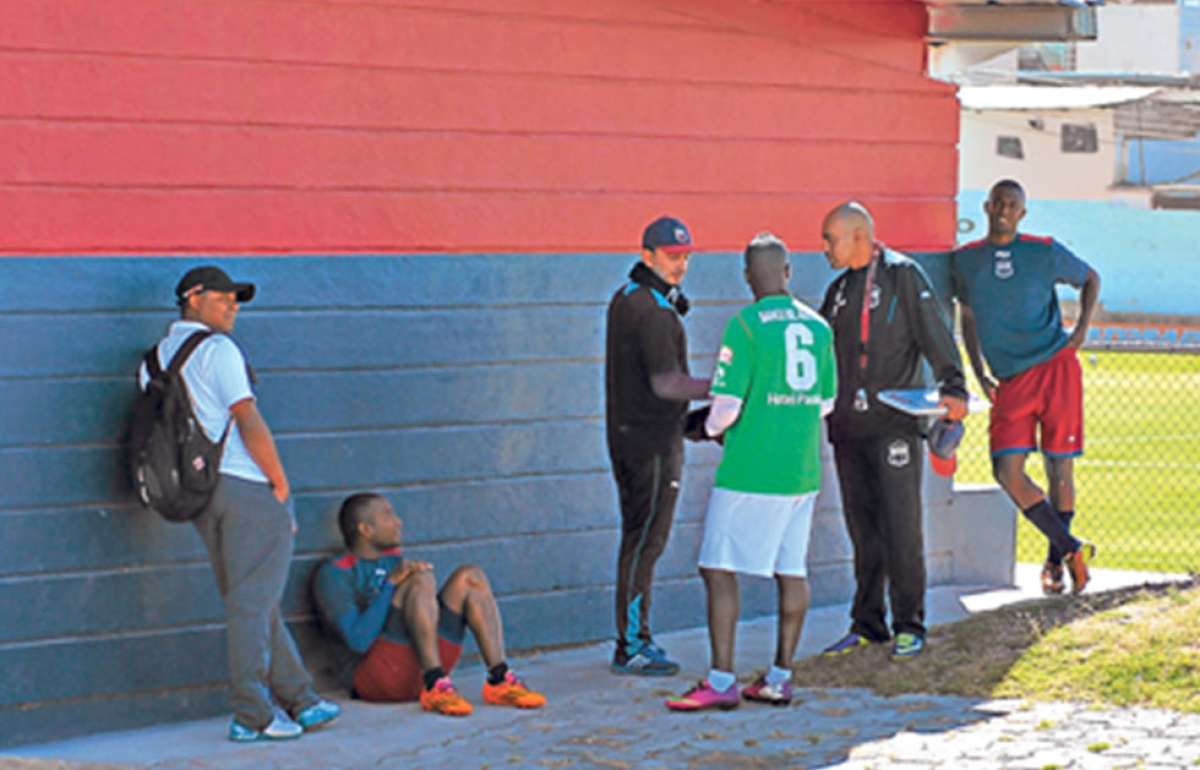 Los jugadores que conforman la plantilla &lsquo;azulgrana&rsquo; lucen preocupados por la situaci&oacute;n de la entidad. Foto: Miguel Jim&eacute;nez.