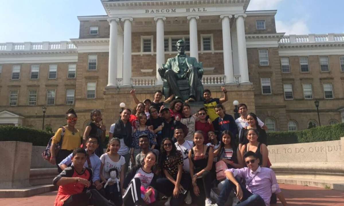 Los jóvenes de Ecuador pueden postularse para participar como embajadores en Estados Unidos.