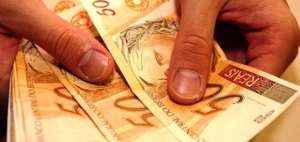De esta manera, el ingreso m&iacute;nimo para los brasile&ntilde;os ser&aacute; de 880 reales.