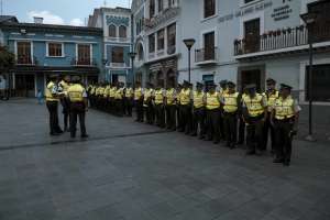 Los uniformados recibieron esta ma&ntilde;ana la disposici&oacute;n de precautelar los derechos humanos, durante la manifestaci&oacute;n. Fotos: Andr&eacute;s Darquea/ EL TEL&Eacute;GRAFO. 