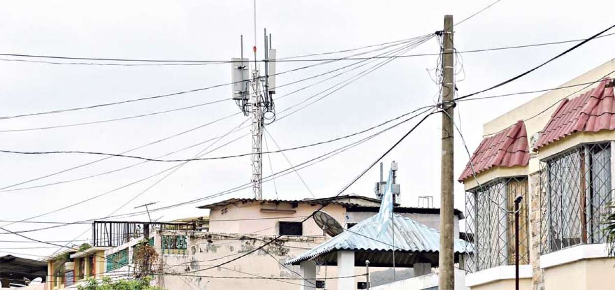 La antena instalada en el solar 38, de la manzana 14, ser&iacute;a propiedad de la empresa Movistar o Telef&oacute;nica.