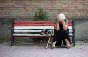 La depresi&oacute;n no tratada a tiempo es una de las causas que puede desencadenar en el suicidio. Cada vez existen m&aacute;s ancianos solos debido a que el rol de la familia tambi&eacute;n est&aacute; cambiando. Foto: Natureworldnews.com