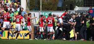 Un gol de Mata al Norwich mantiene el sue&ntilde;o de 'Champions' del Manchester United