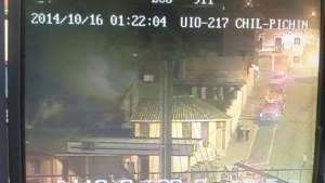 Bomberos sofocaron incendio en un inmueble de 3 pisos
